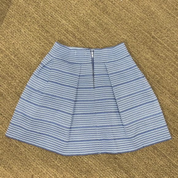 Blue and white patterned skirt - Picture 4 of 5